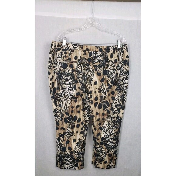 So Slimming by Chico's Animal Geo Print Crop Capri Pants Large 3 Mob Wife Safari - Picture 2 of 5
